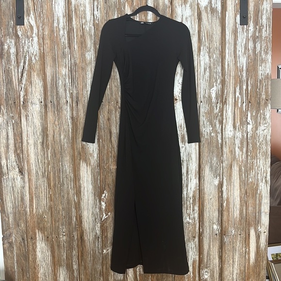 ZARA Elegant but Black Asymmetrical Dress
SIZE XS - Picture 3 of 5